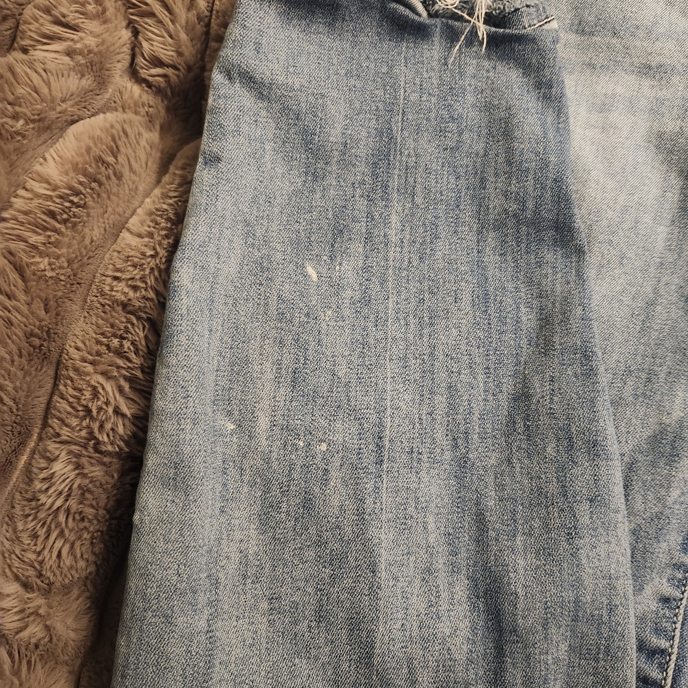 Judy Blue Button Fly Boyfriend Fit Distressed Jean - Picture 6 of 6